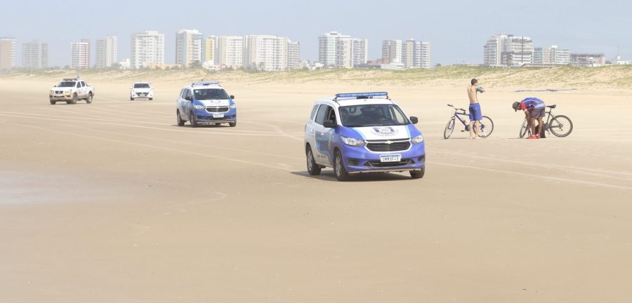 Prefeitura fiscaliza bares e restaurantes nas praias da capital