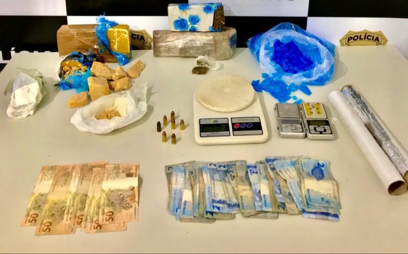 Motorista de aplicativo é preso levando 1KG de crack dentro do veículo