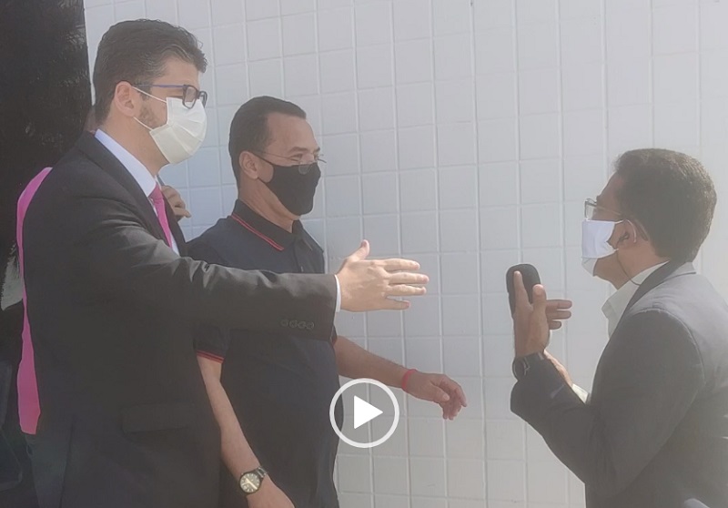 Pastor Luiz Antônio presta depoimento e sai do DAGV em silêncio