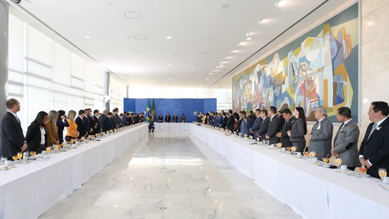 Valdevan Noventa participa de reunião da bancada evangélica com Bolsonaro