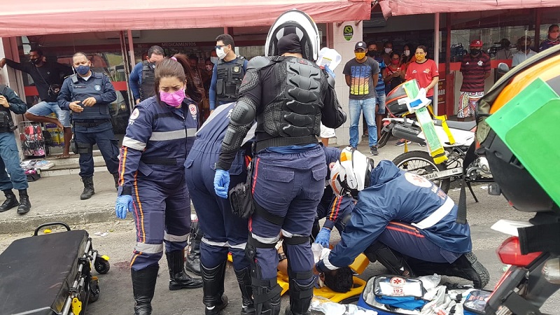 Vendedor de frutas é  esfaqueado no pescoço por causa de R$ 30 Reais