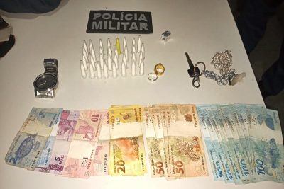 Suspeito de tráfico de drogas é preso com cocaína e R$1.300 em dinheiro vivo