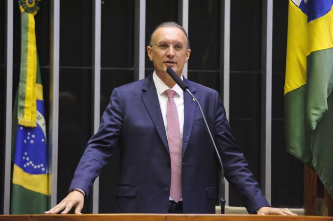 Deputado Fábio Henrique apresenta PL para doação de máscaras pelo SUS