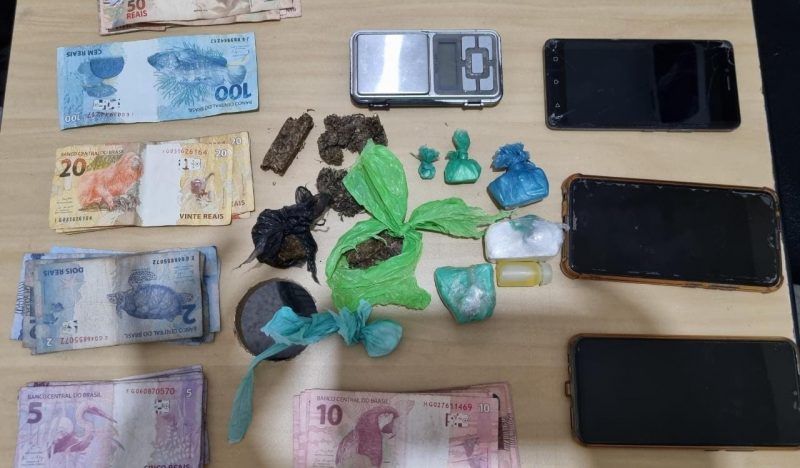 Homem é preso suspeito de esconder drogas em interruptor de luz