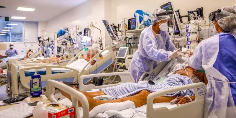 Terceira onda provoca colapso na saúde de três capitais