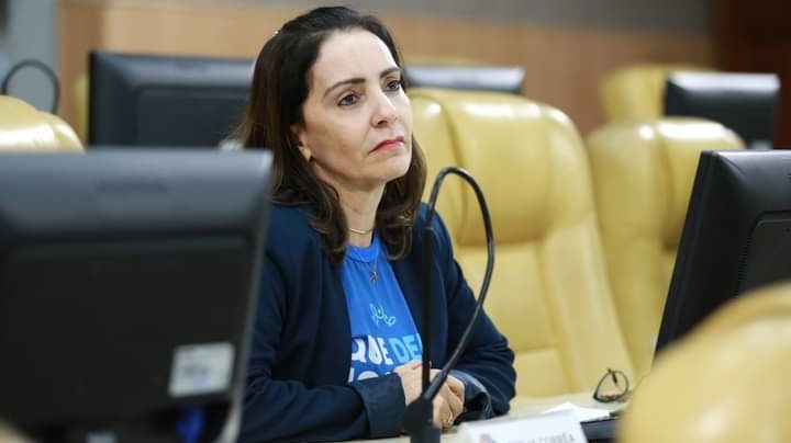 Emília Corrêa: PMA só cumpre o prazo das obras na zona sul