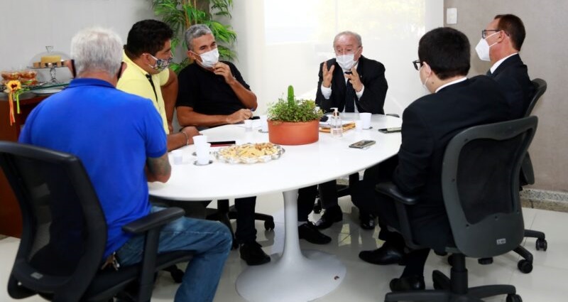 Vigilantes reivindicam prioridade na vacinação