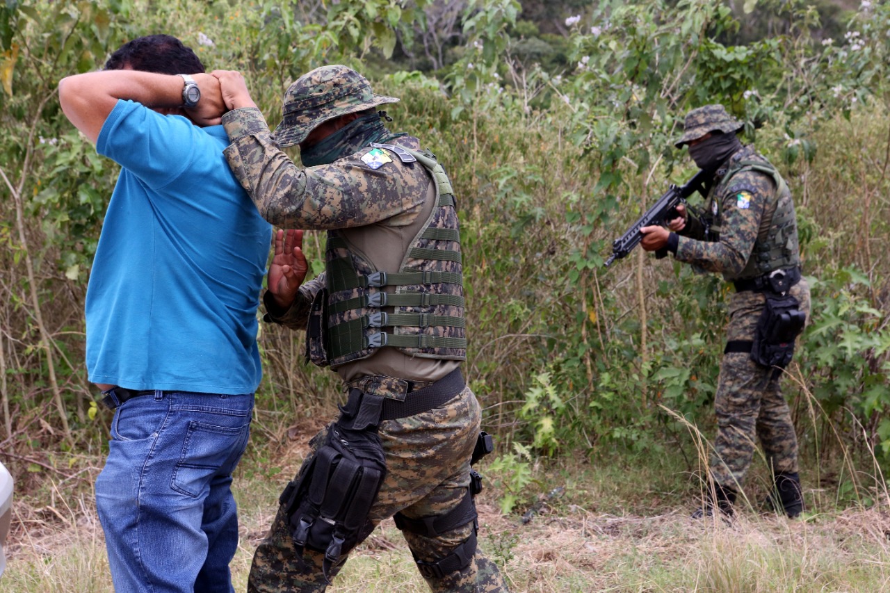 Homens são presos com 200kg de maconha em Aracaju