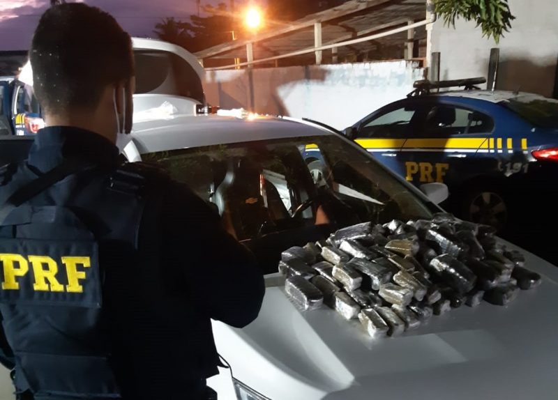 PRF apreende 30 quilos de haxixe na BR-101 no município de Umbaúba/SE