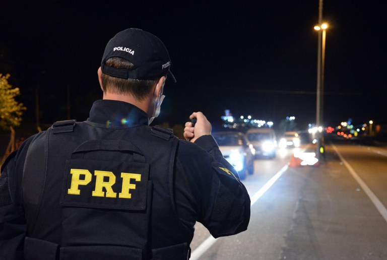 Suspeito é preso pela PRF transportando cocaína no município de Itabaiana/SE