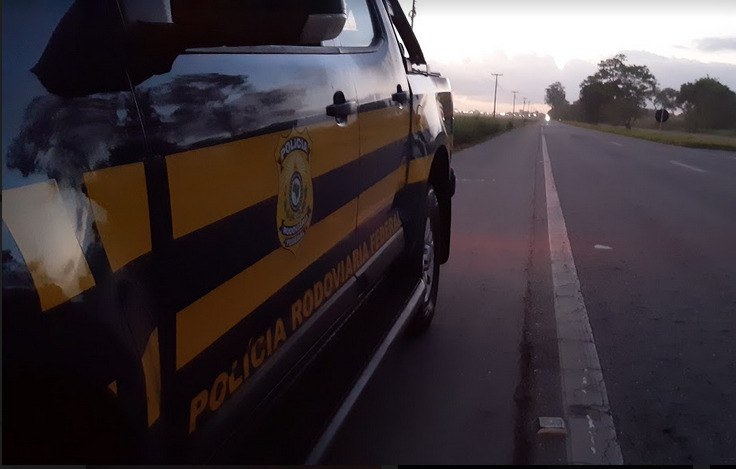 PRF flagra motorista, portando lança-perfume