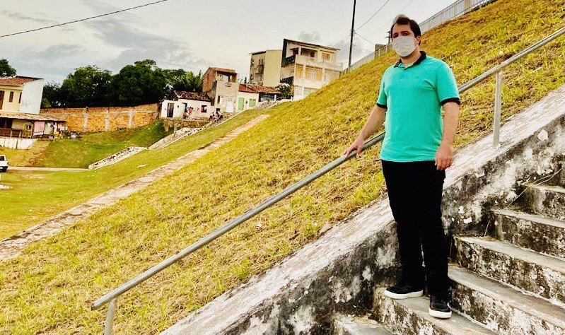 Vereador Sávio visita Bairro América e solicita reforma de praça