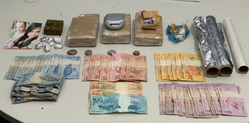 Operação conjunta prende suspeito e apreende drogas enterrado no quintal