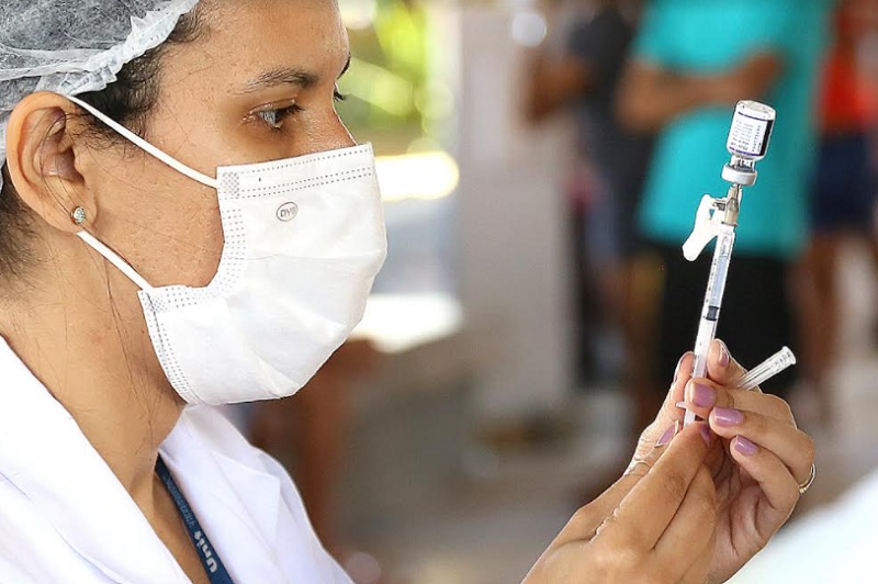 COVID-19: Aracaju realiza programação especial para vacinação de jovens de 18 a 21 anos