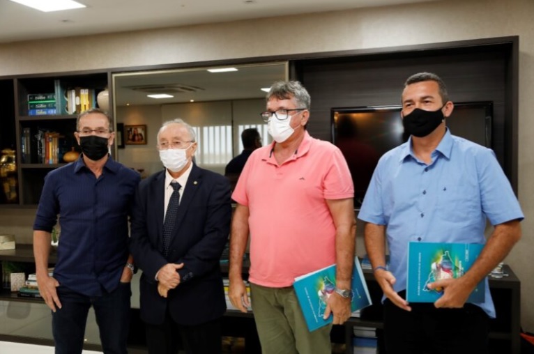 Vereadores de Propriá e Aracaju participam na ALESE da apresentação do PDES