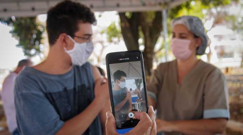 Anvisa não recomenda mudar orientação sobre vacinação de adolescentes