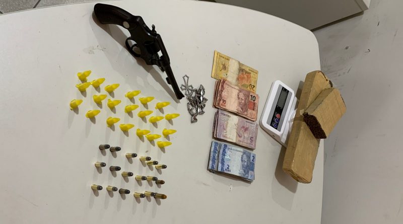 Operação: Três suspeitos são presos com drogas e armas e dinheiro