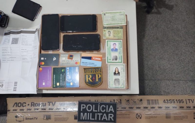Duas pessoas são presas suspeitas de usar documentos falsos para comprar aparelhos eletrônicos