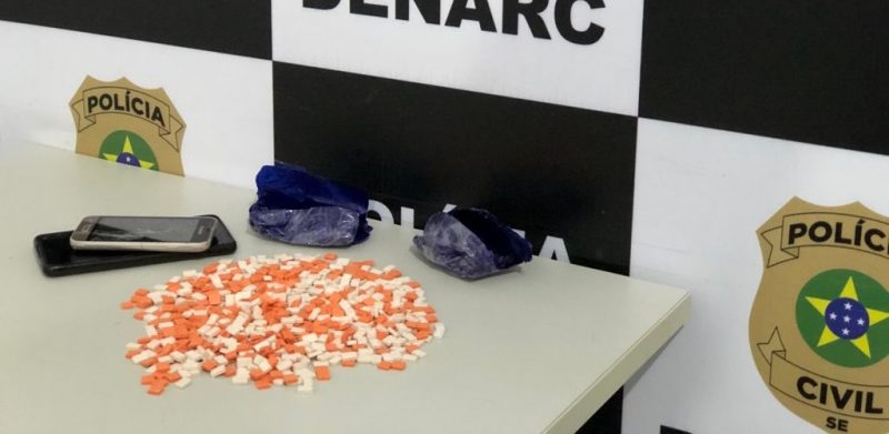 Denarc prende dois homens e apreende R$ 50 mil em drogras sintéticas recebidas pelos Correios