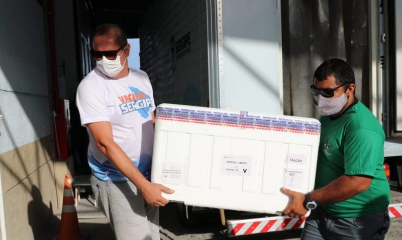 Sergipe recebe mais vacinas para a aplicação da segunda dose