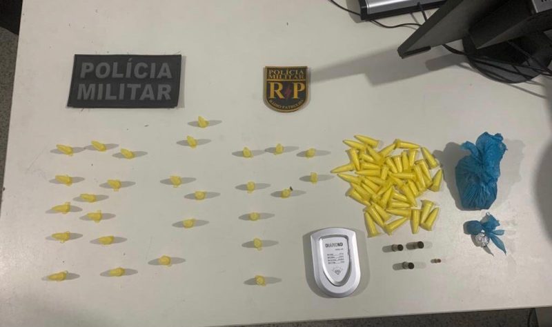 Dupla é presa pela RP com drogas, armas de fogo no bairro Lamarão