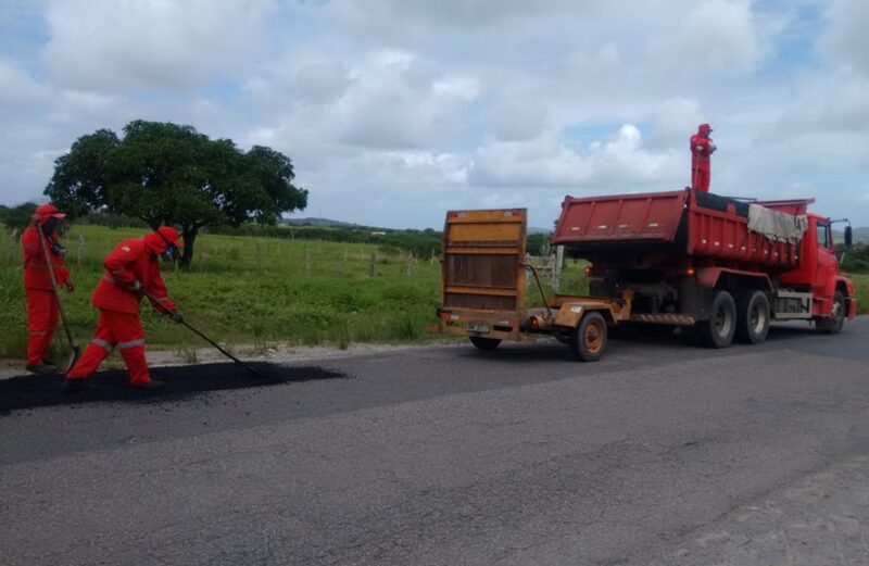 Doutor Samuel solicita conservação e sinalização de rodovias