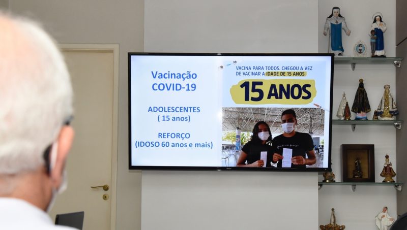 Aracaju vacinará adolescentes de 15 anos e ampliará reforço para idosos