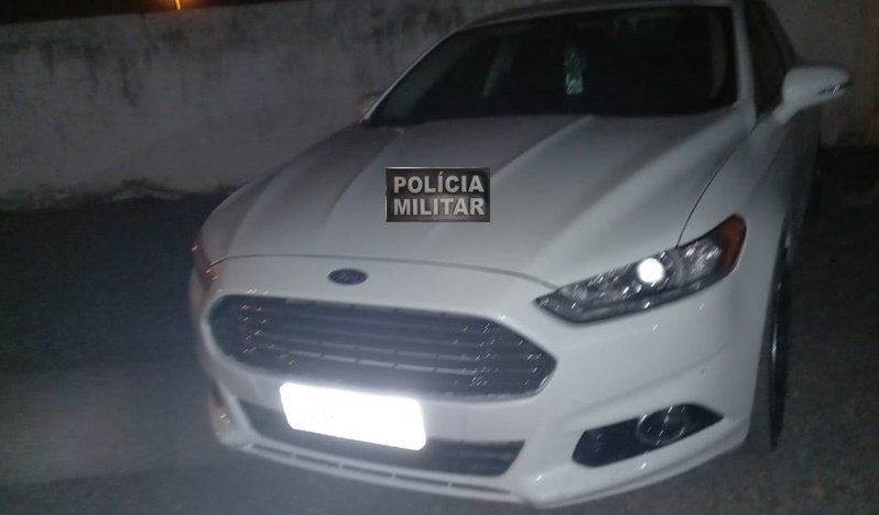 Suspeito é preso por direção perigosa e tem veículo apreendido pela PM