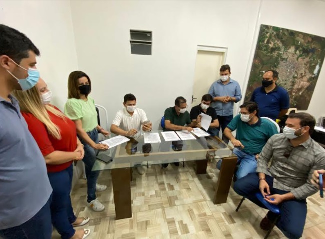 Prefeito Adailton assina três ordens de serviços para revitalização de 36 ruas e avenidas de Itabaiana