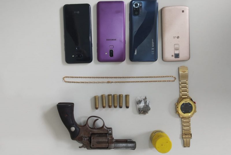 Dupla é preso suspeita de cometer roubos no bairro Santa Maria