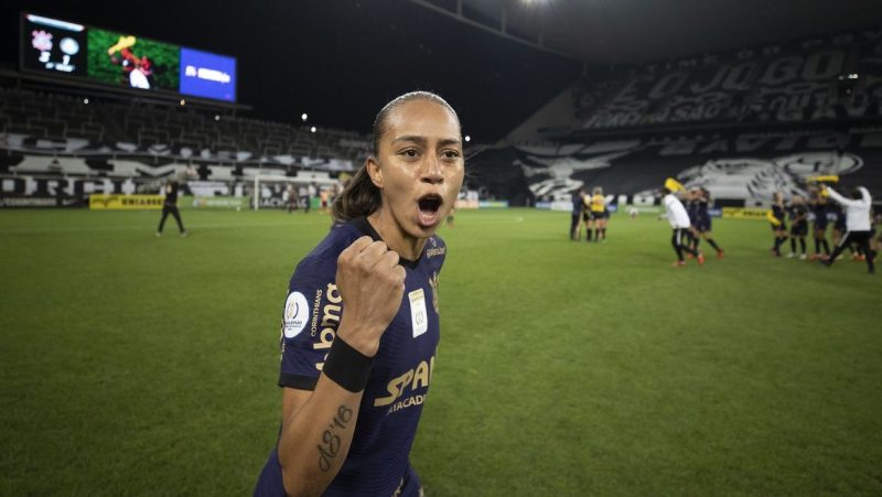 Além do tri no Brasileiro, atacante do Timão é eleita craque da final