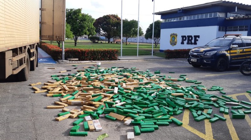 Caminhão do Paraná é apreendido em Sergipe com mais de uma tonelada de drogas