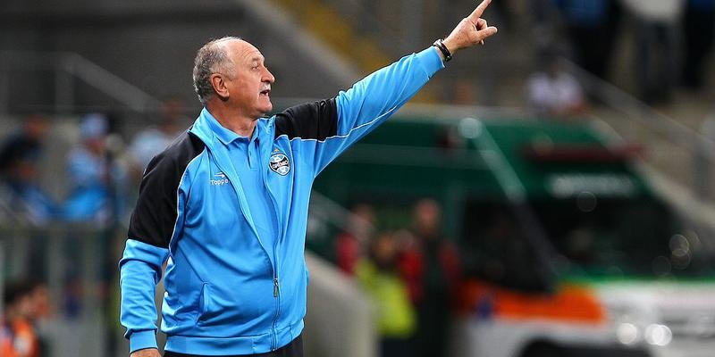 Felipão deixa comando técnico do Grêmio após derrota para Santos