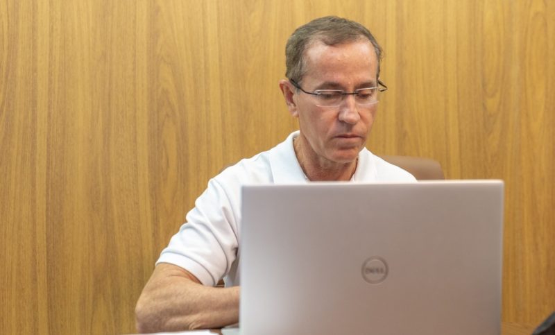 Nitinho anuncia retorno do trabalho 100% presencial a partir de 26 outubro