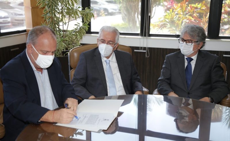 Governador nomeia Luis Alberto Meneses para o cargo de conselheiro do TCE