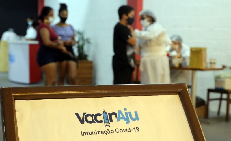 Aracaju vacina adolescentes de 12 a 17 anos até a próxima segunda-feira,11