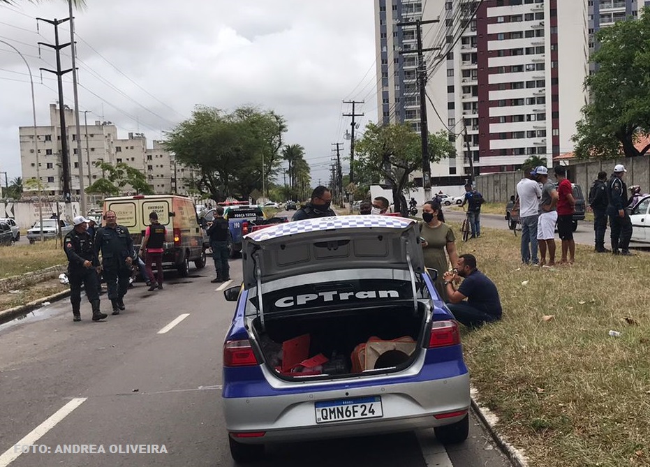 Carro mata ciclista na Heraclito Rollemberg em Aracaju