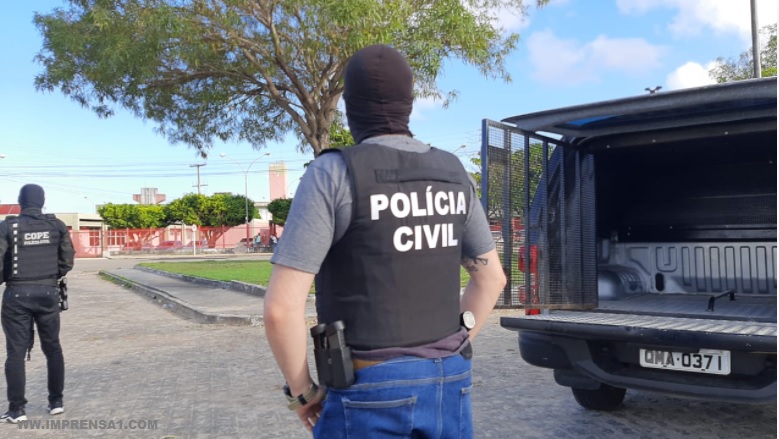 Suspeito de atirar no delegado Marcelo Hercos é levado para o presídio COMPAJAF