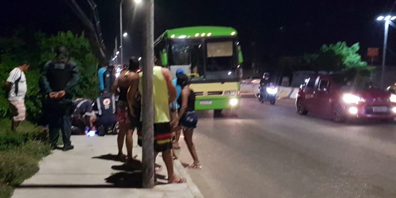 VÍDEO: Confusão em ônibus de passeio deixa homem sem dente