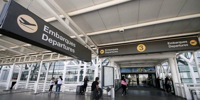 Pilotos e comissários de voo aprovam greve a partir de segunda-feira, 29