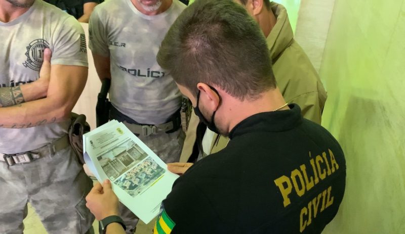 Polícia prende suspeitos de invadir perfil no Instagram e aplicar golpes em vendas de Iphone