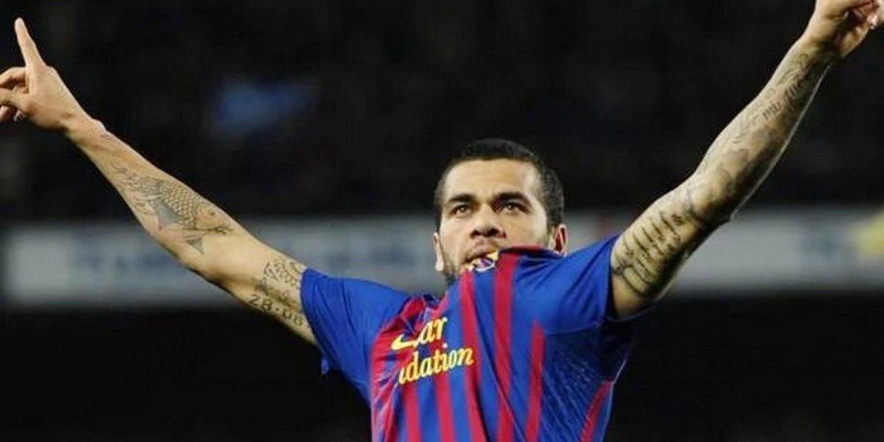 Barcelona anuncia retorno de Daniel Alves após cinco temporadas