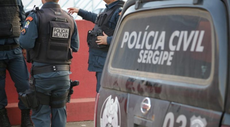 Polícia prende casal e fecha ponto de tráfico no município de Itabaiana
