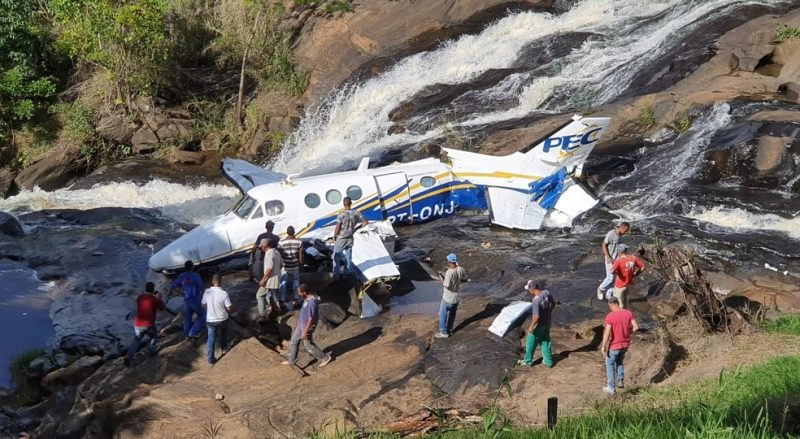 Marília Mendonça e mais quatro pessoas morrem em queda de avião