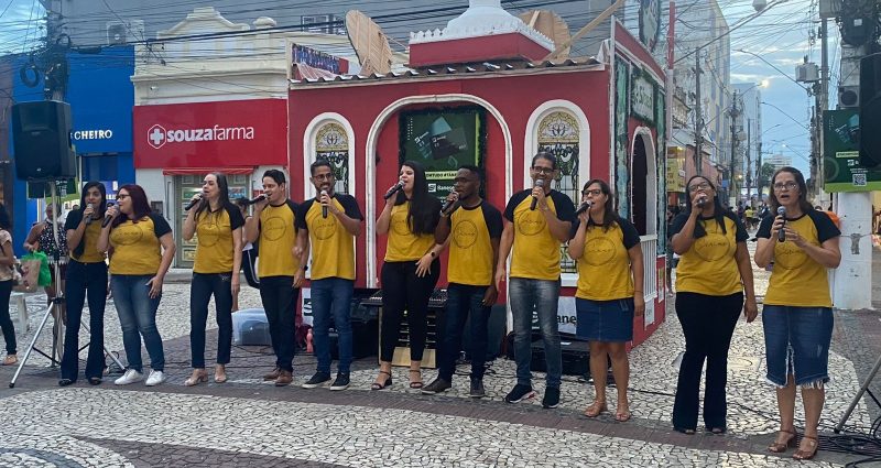 Coros Natalinos: grupos de canto promovem o clima natalino em Aracaju