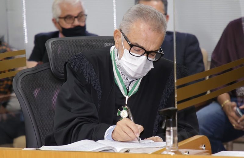 Conselheiro Flávio Conceição é empossado na presidência do TCE/SE