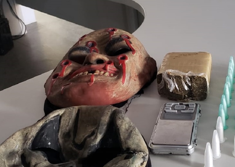 Homem que usava máscara de bruxo para praticar crimes em Sergipe é preso