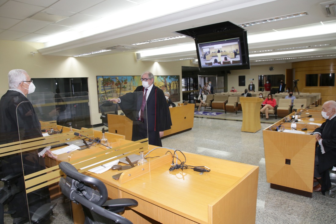 Bandeira de Mello é empossado como procurador-geral do MPC do Tribunal de Contas