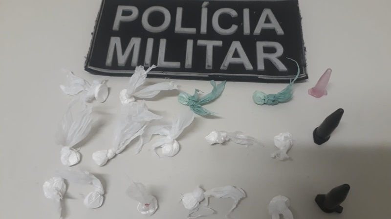 Polícia apreende 14 papelotes de cocaína e um aparelho de som em Riachuelo