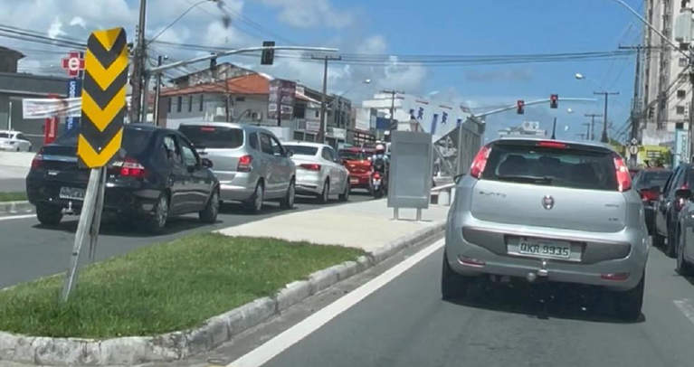 O ano novo chegou e o trânsito da Hermes Fontes continua desordenado, lamenta Ricardo Marques